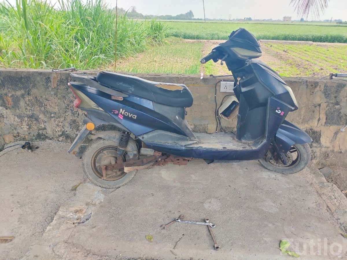 Used Nova Electric Scooty 10–15 km Range Used Nova Electric Scooty 10–15 km Range