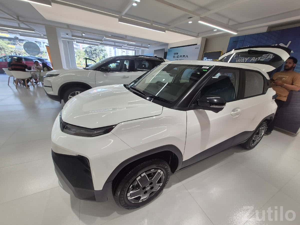 Compact White Hatchback Car for Sale Compact White Hatchback Car for Sale