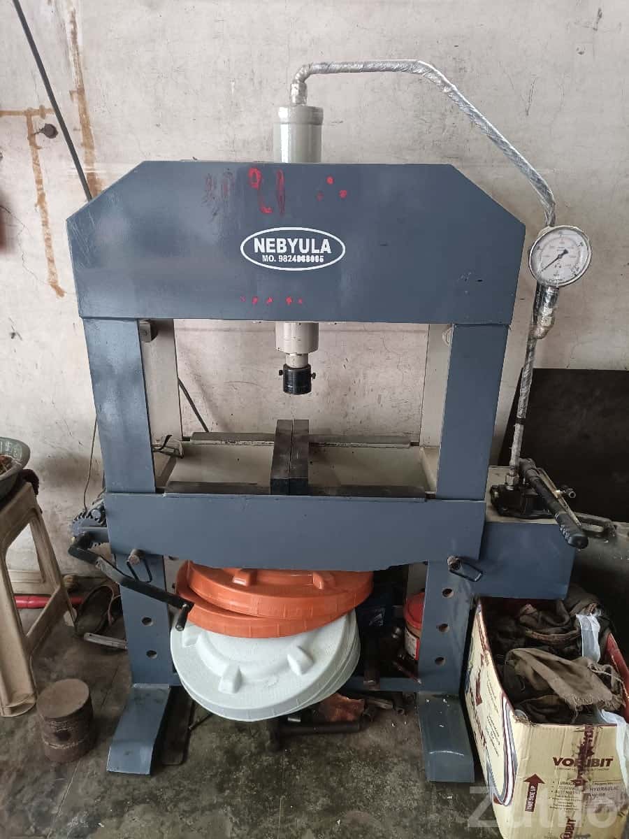 NebYula 15 Ton Hydraulic Press Machine NebYula 15 Ton Hydraulic Press Machine