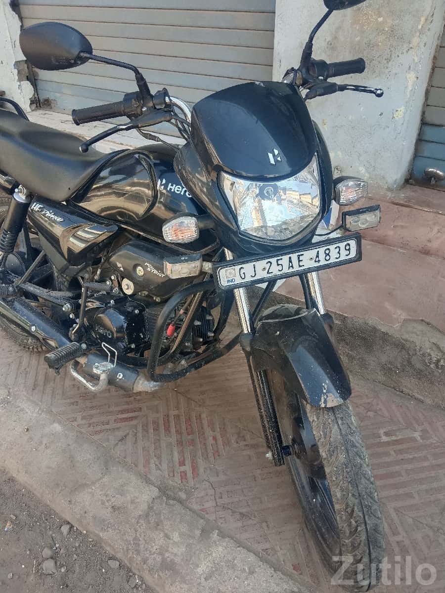 Hero HF Deluxe Black Motorcycle 2023 Hero HF Deluxe Black Motorcycle 2023