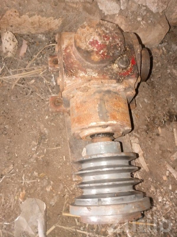 Used 17x27 Gear Box 540 RPM Industrial Unit Used 17x27 Gear Box 540 RPM Industrial Unit