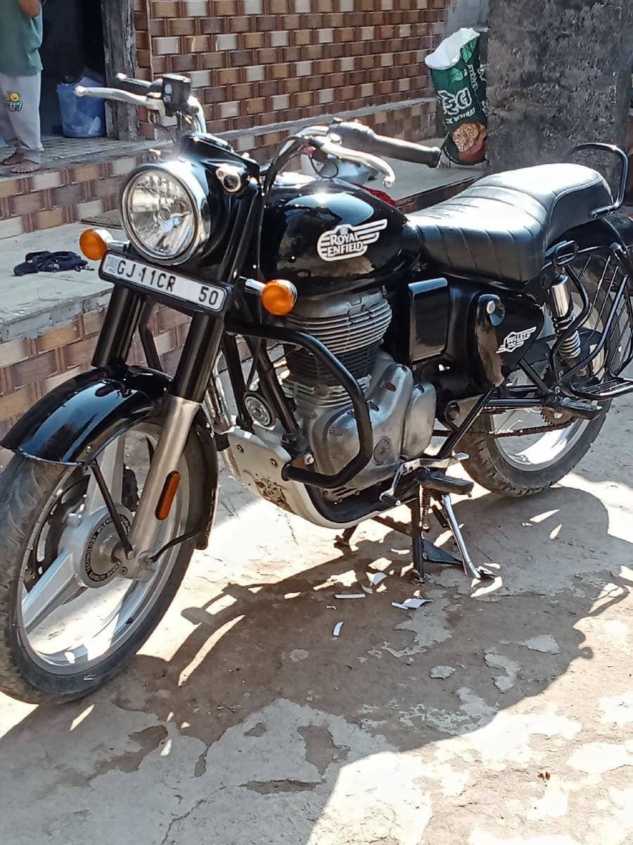 Royal Enfield Bullet 350 Standard Black Royal Enfield Bullet 350 Standard Black