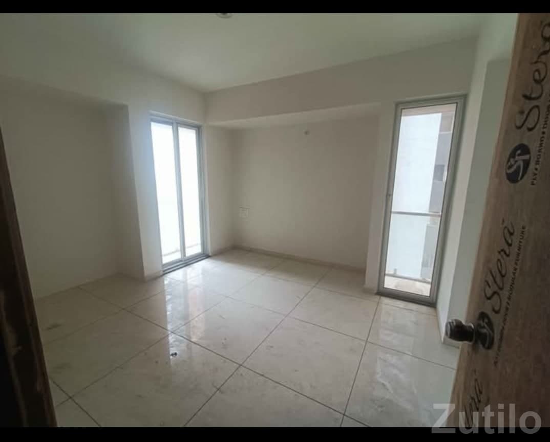 2 bhk flat માધાપર સર્કલ પાસે 2 bhk flat માધાપર સર્કલ પાસે