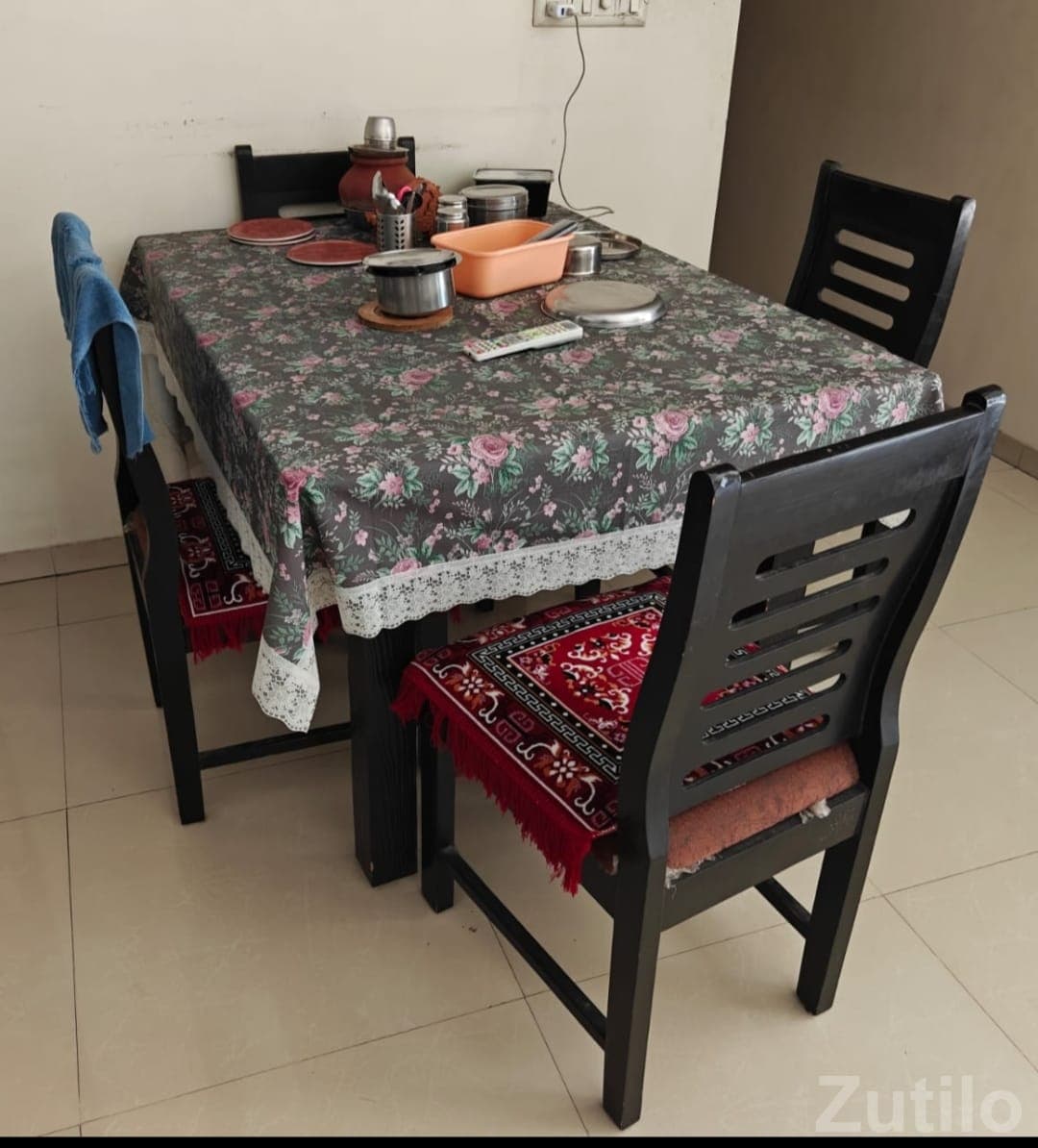 4 chairs+wooden dining table with glass top for urgent sale 4 chairs+wooden dining table with glass top for urgent sale