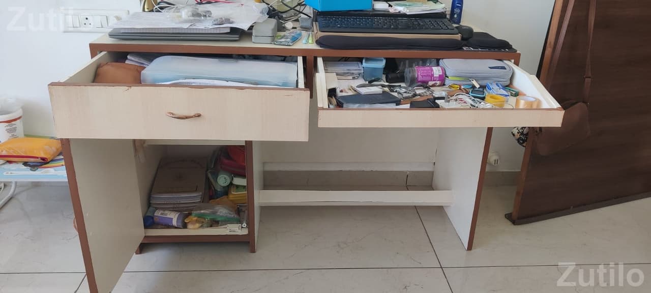 Computer table Computer table