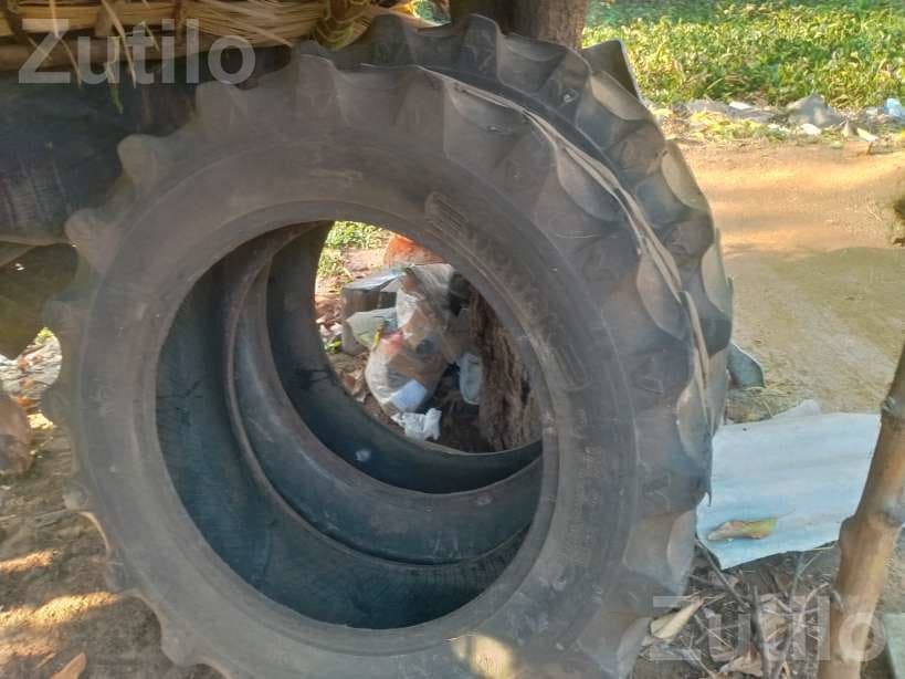 ટ્રેક્ટર ના ટાયરો ટ્રેક્ટર ના ટાયરો