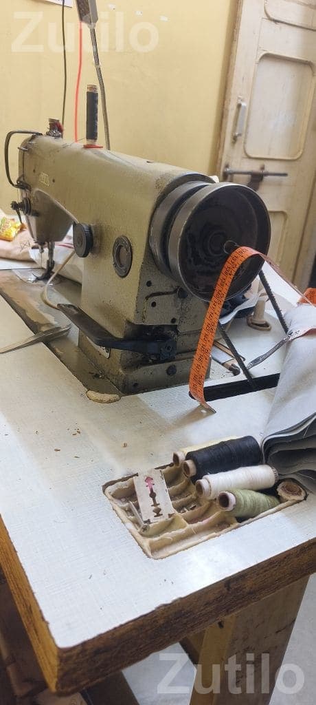 Industrial Sewing Machine with Table Industrial Sewing Machine with Table