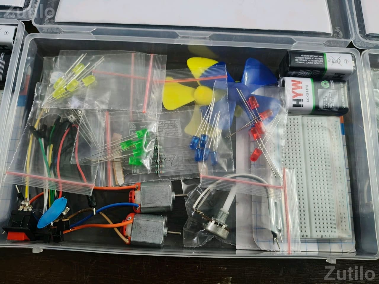 30 Plus Electronics Project Kit for Kids 30 Plus Electronics Project Kit for Kids