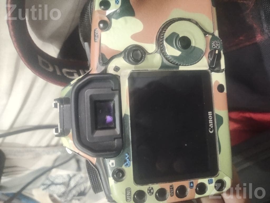 Canon 5D Mark II DSLR Camera Kit with 3 Lenses Canon 5D Mark II DSLR Camera Kit with 3 Lenses