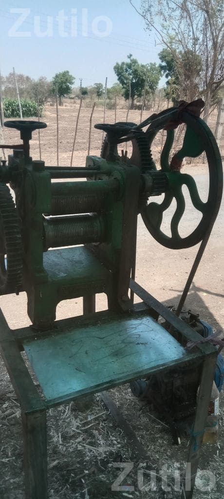 Sugarcane Juice Machine in Working Condition Sugarcane Juice Machine in Working Condition