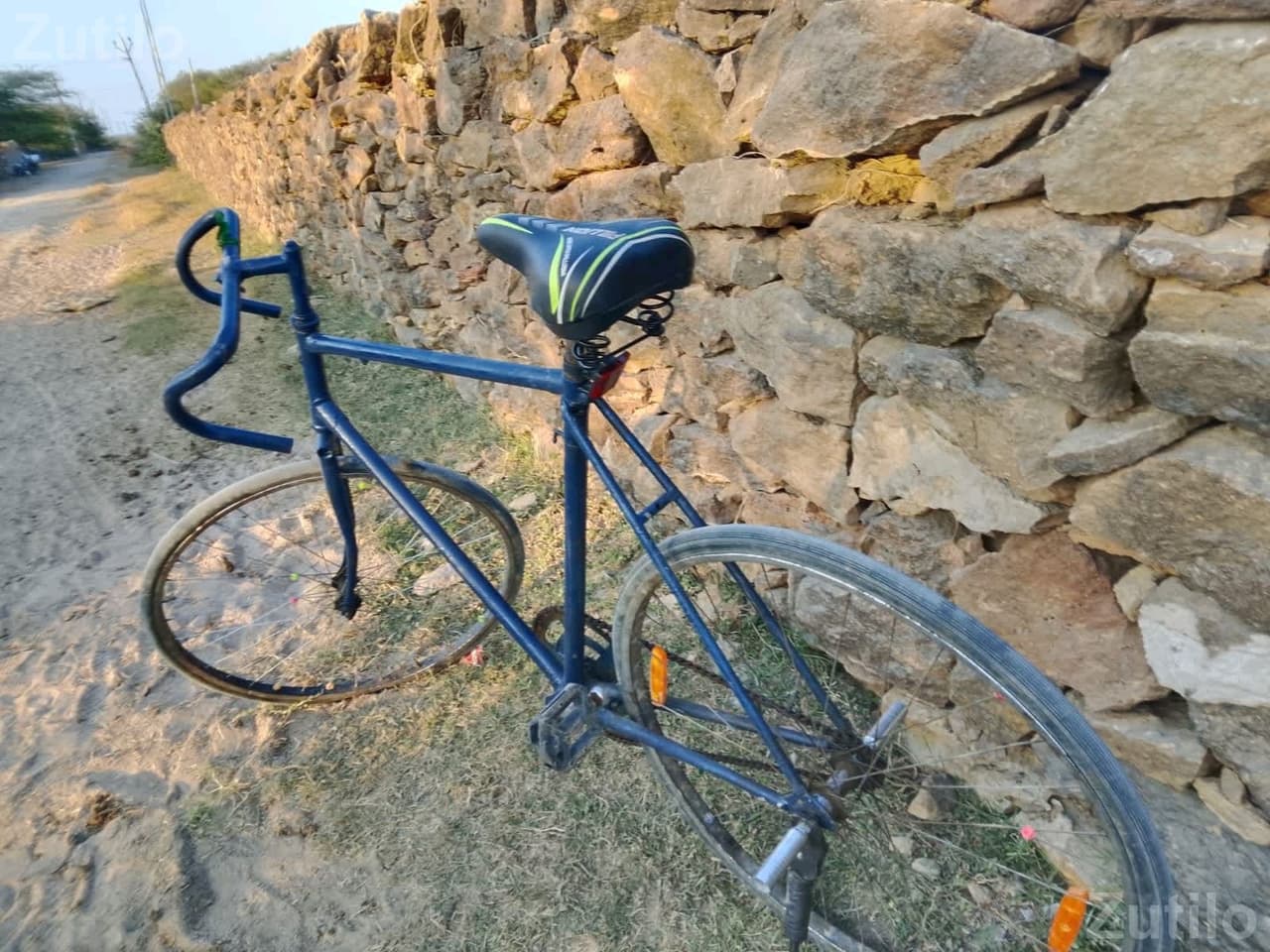 Road Bicycle with Curved Handlebar Road Bicycle with Curved Handlebar