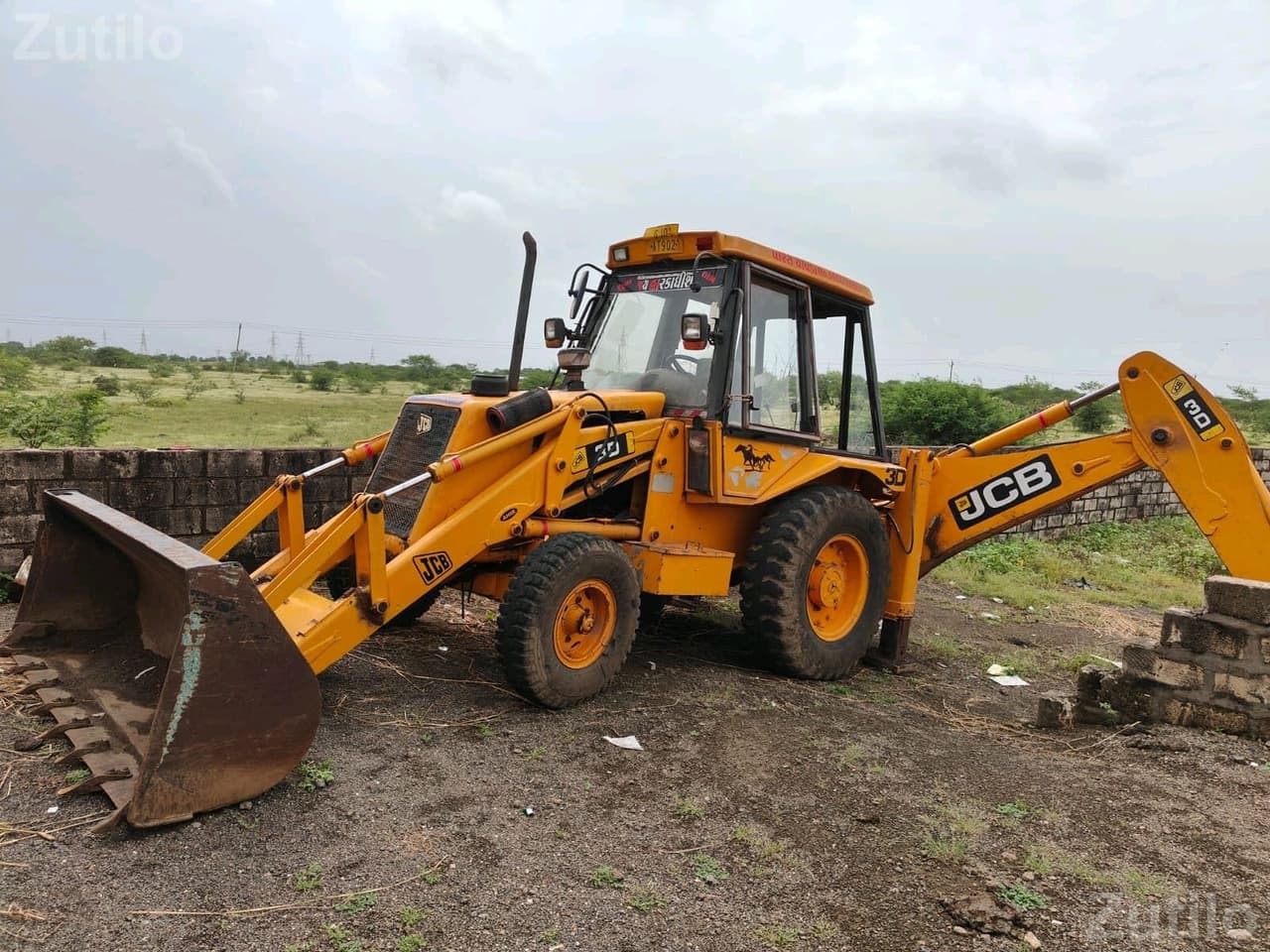 JCB Backhoe Loader 2005 with Complete Documents JCB Backhoe Loader 2005 with Complete Documents