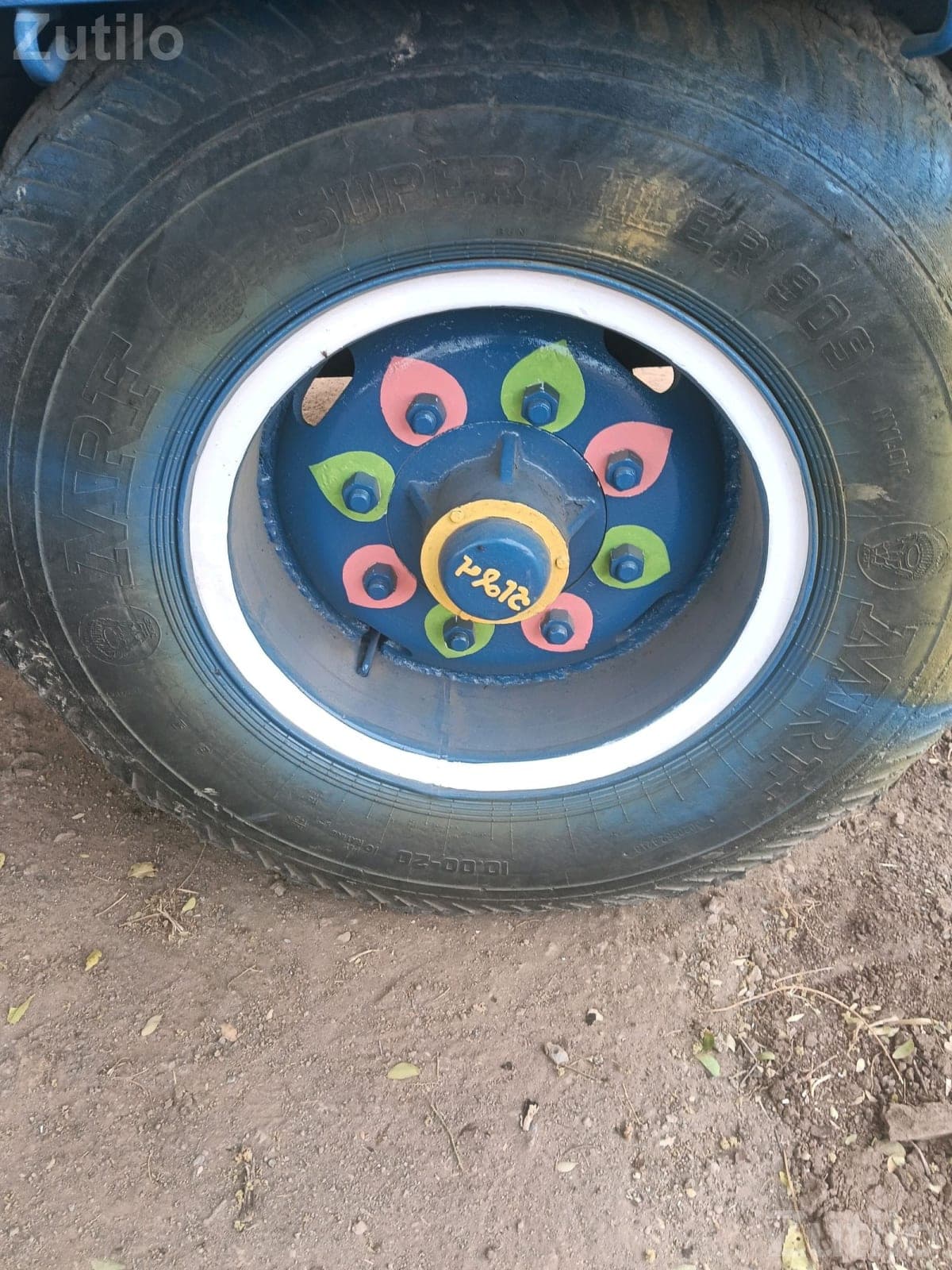 Ashok Leyland 1020 Tyre and Wheel Set Ashok Leyland 1020 Tyre and Wheel Set