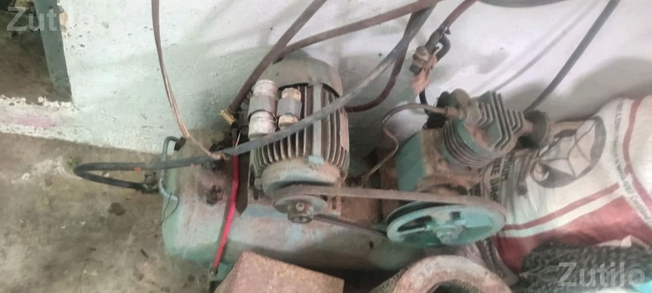 Toyo Air Compressor with Motor and 20 Ft Pipe Toyo Air Compressor with Motor and 20 Ft Pipe