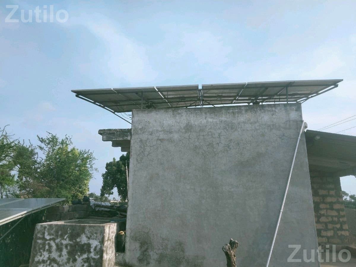 Solar Panel Setup with 18 Plates and Converter Solar Panel Setup with 18 Plates and Converter