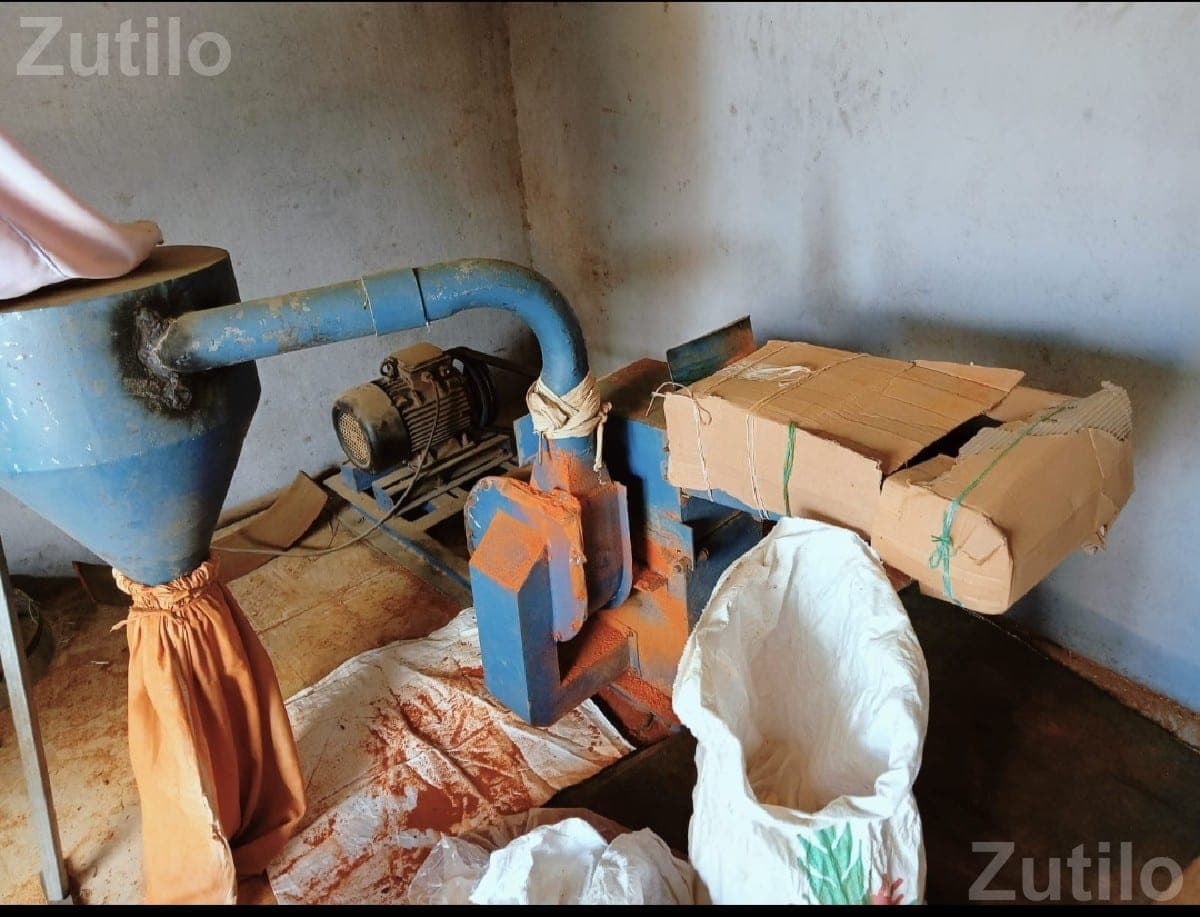 5HP Chili Pulverizer Grinding Machine 5HP Chili Pulverizer Grinding Machine