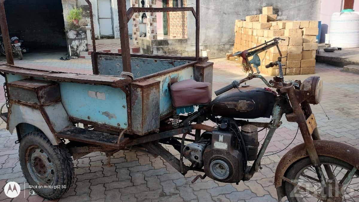 Used Cargo Three Wheeler in Good Engine Used Cargo Three Wheeler in Good Engine