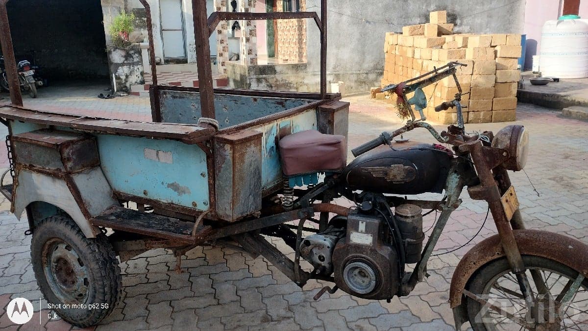 Used Cargo Three Wheeler in Good Engine Used Cargo Three Wheeler in Good Engine