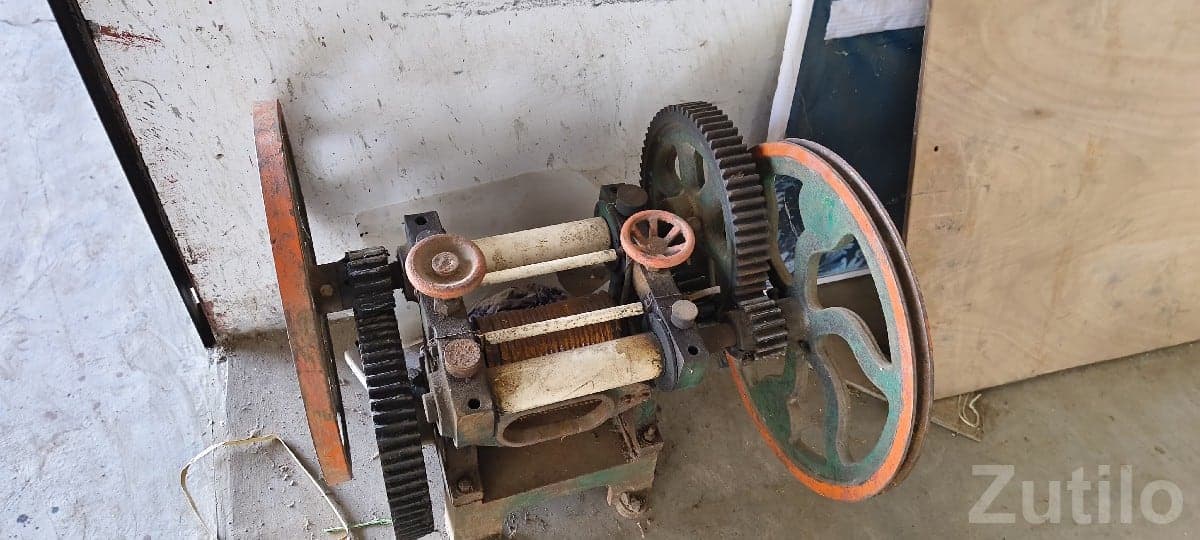 Used Sugarcane Crusher Machine with Motor Used Sugarcane Crusher Machine with Motor