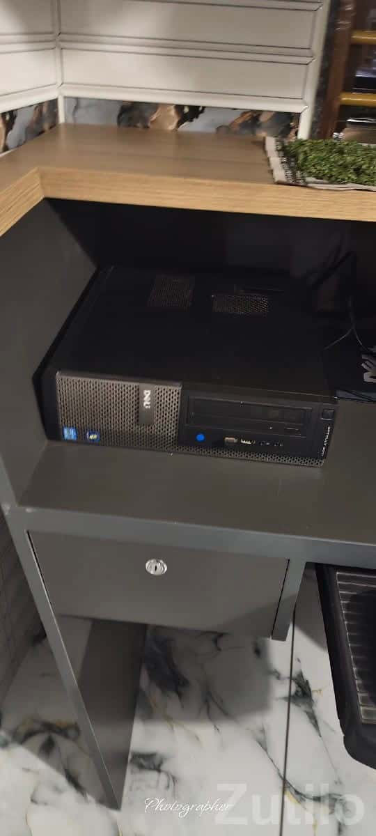 Dell Desktop PC with Office Table Setup Dell Desktop PC with Office Table Setup