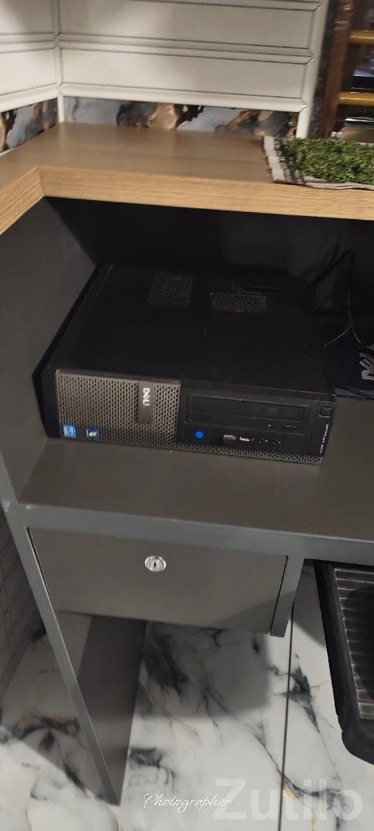 Dell Desktop PC with Office Table Setup Dell Desktop PC with Office Table Setup