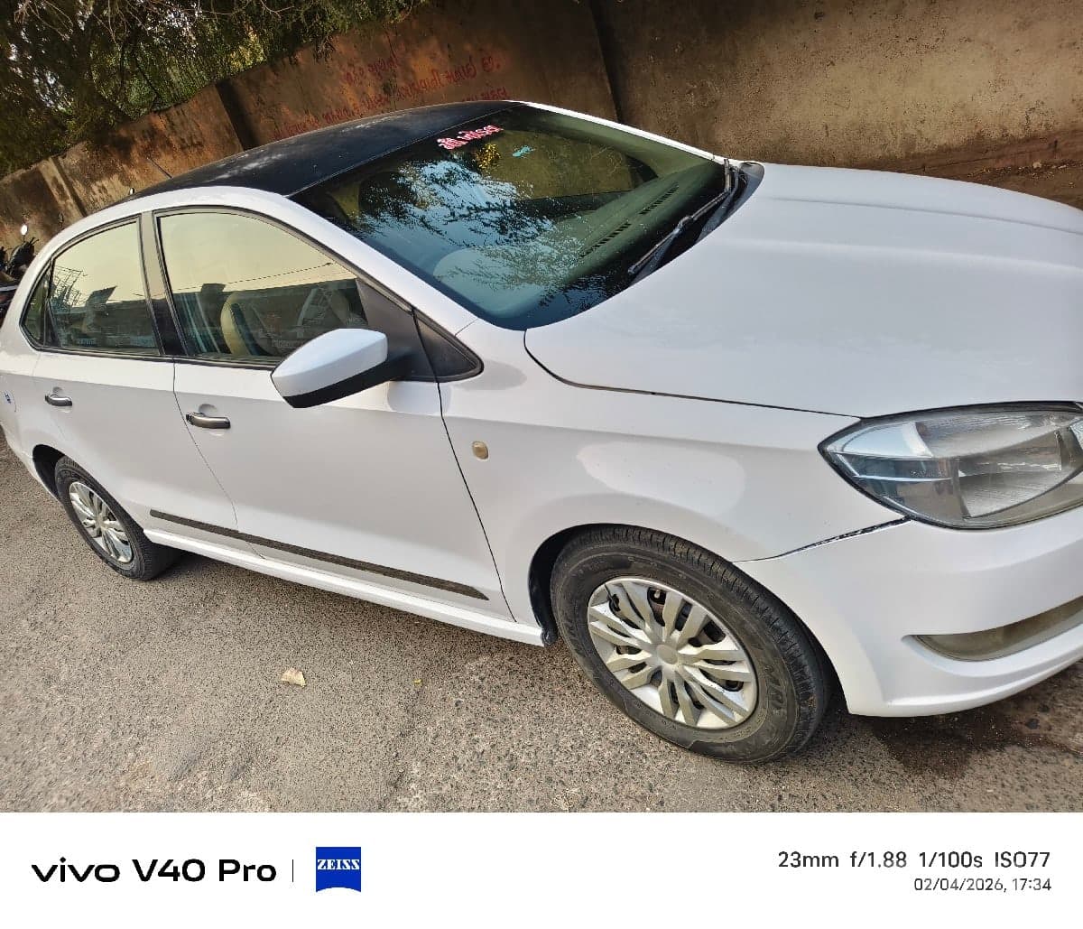 Skoda Rapid 2013 White Sedan for Sale Skoda Rapid 2013 White Sedan for Sale