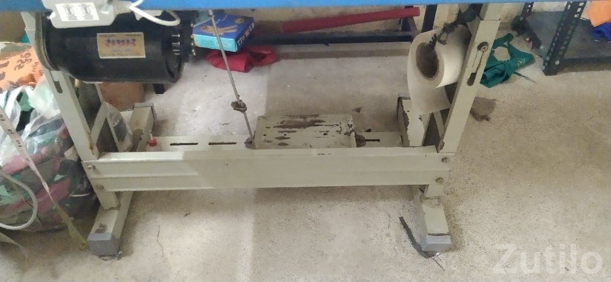 Industrial Sewing Machine with Stand Industrial Sewing Machine with Stand