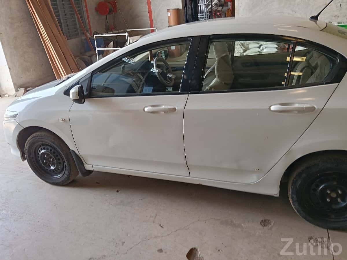 Honda City 2011 White Sedan for Sale Honda City 2011 White Sedan for Sale