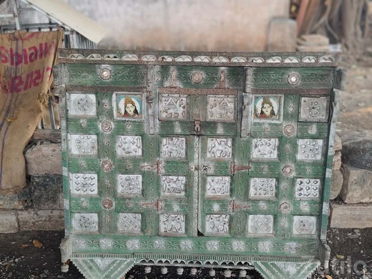 Traditional Wooden Storage Chest Traditional Wooden Storage Chest