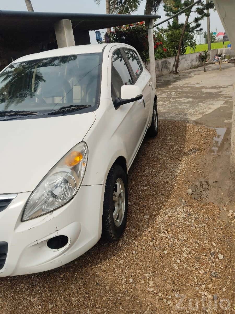 2011 Hyundai i20 White Car 2011 Hyundai i20 White Car