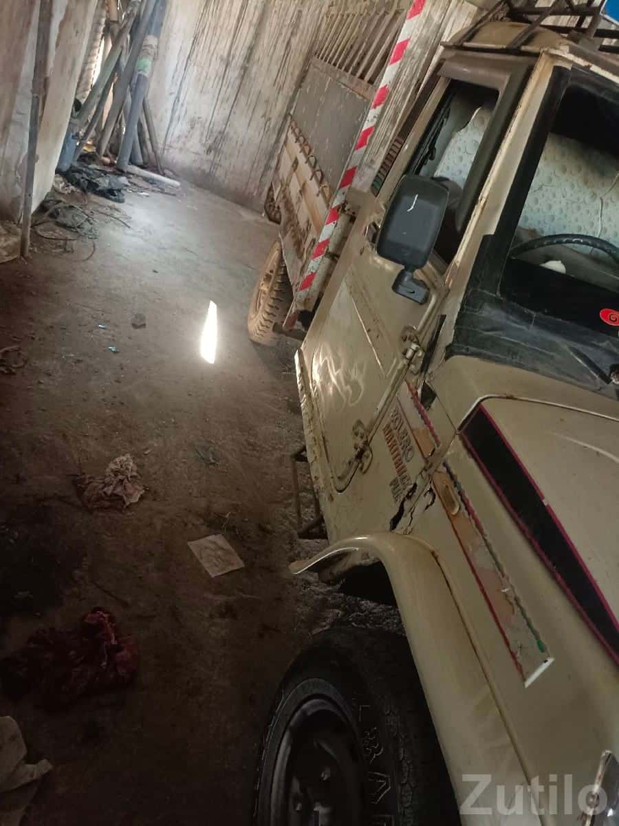 Mahindra Bolero Maxi Truck 2013 Mahindra Bolero Maxi Truck 2013