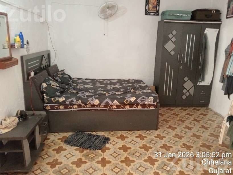 5x6 Wooden Bed with Mattress and Wardrobe 5x6 Wooden Bed with Mattress and Wardrobe