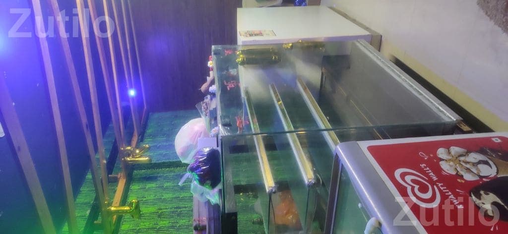 Cake Display Fridge with Lighting 4.5 x 4.3 Ft Cake Display Fridge with Lighting 4.5 x 4.3 Ft