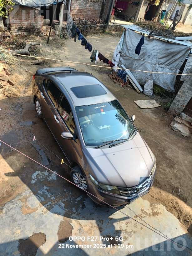 Honda City 2012 Petrol Sunroof 95000 km Honda City 2012 Petrol Sunroof 95000 km