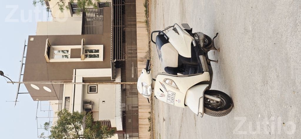 Suzuki Access 125 2013 White 1st Owner Suzuki Access 125 2013 White 1st Owner