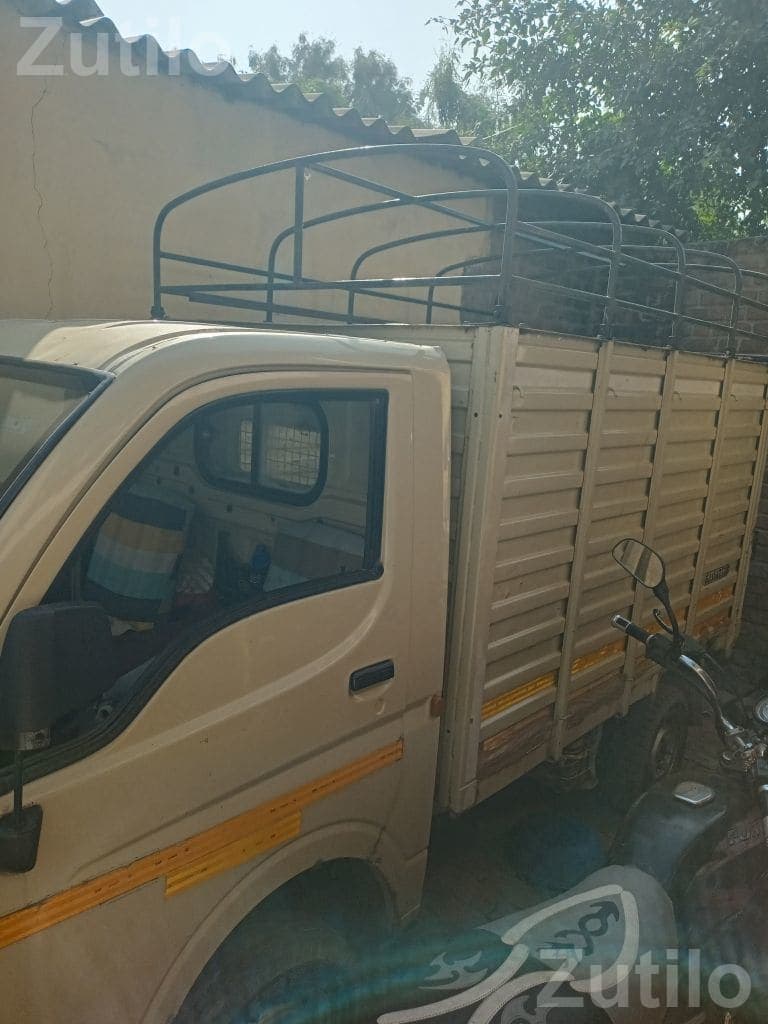 2014 Chhota Hathi Goods Carrier Truck 2014 Chhota Hathi Goods Carrier Truck