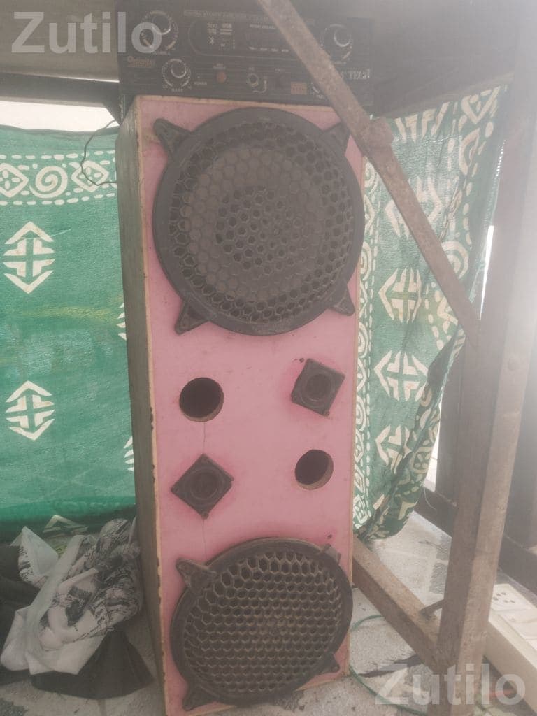 Portable Speaker Cabinet with Amplifier Panel Portable Speaker Cabinet with Amplifier Panel