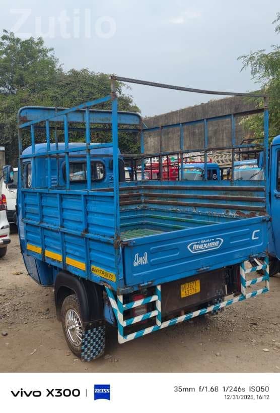 Loading Cargo Vehicle for Rent Loading Cargo Vehicle for Rent