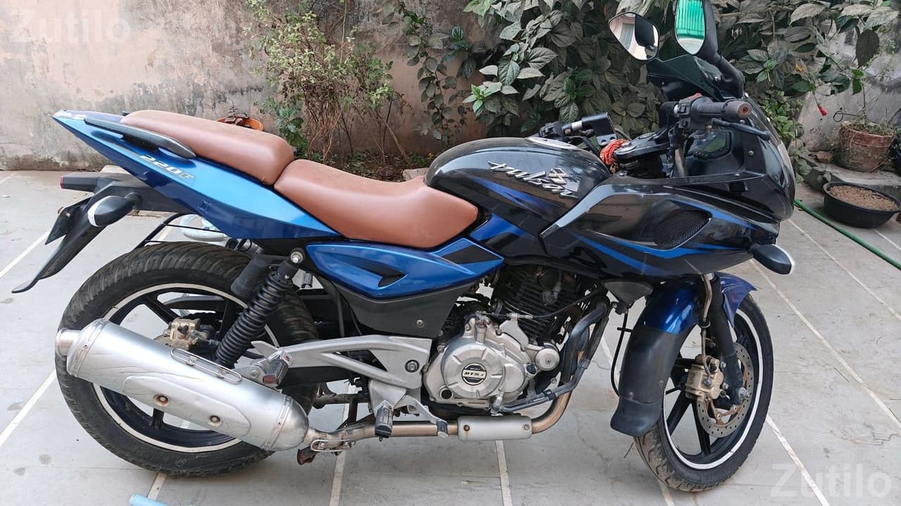 Bajaj Pulsar 220F Single Owner 29000 Km Bajaj Pulsar 220F Single Owner 29000 Km