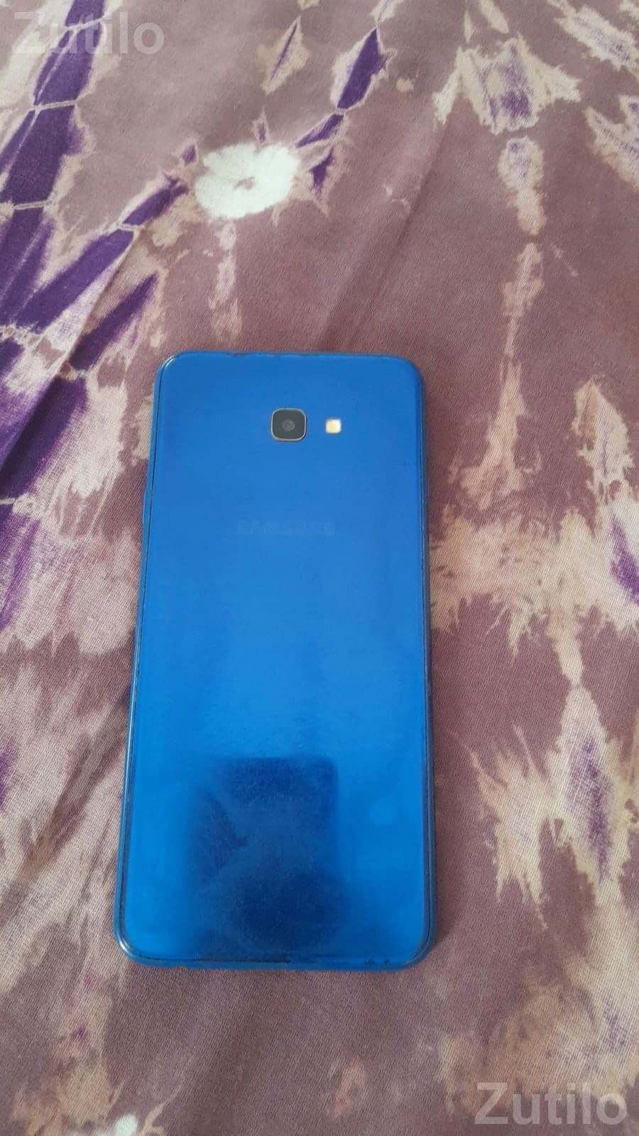 Samsung Galaxy J4 Smartphone with Charger Samsung Galaxy J4 Smartphone with Charger