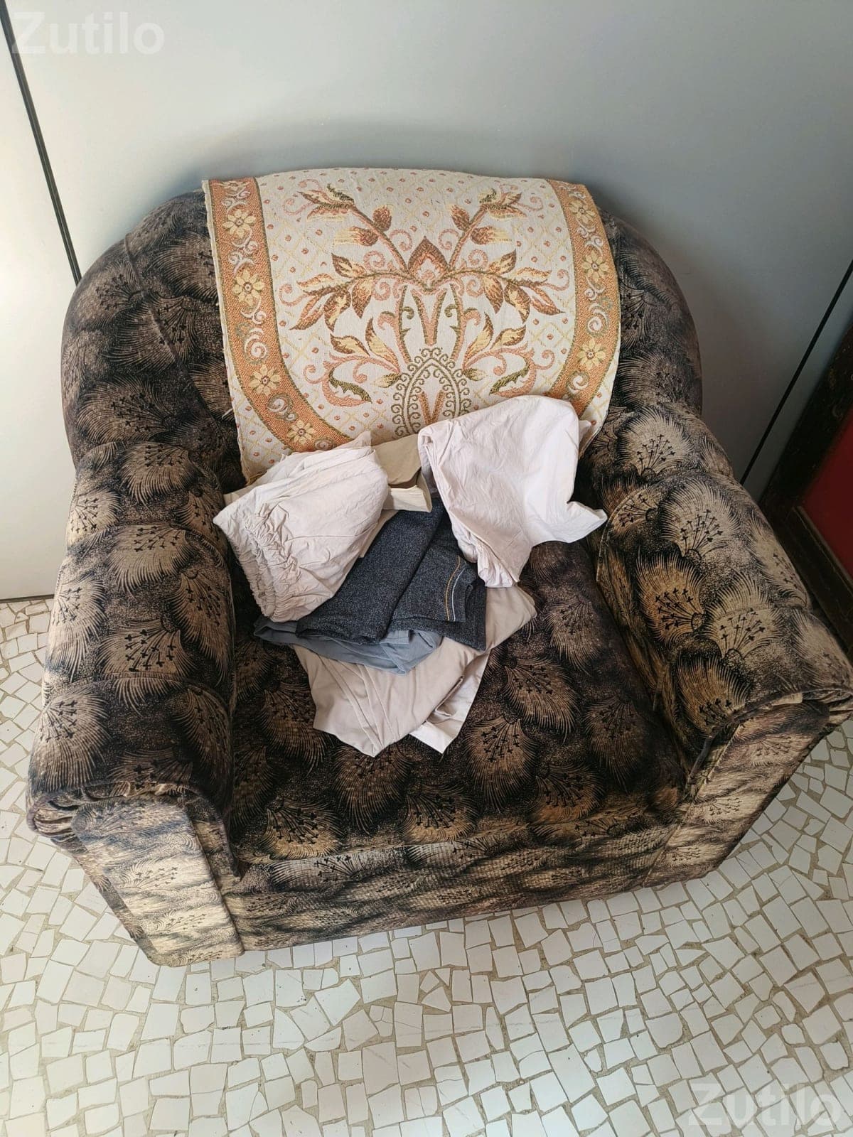 1 sofa 2 chire 1 sofa 2 chire