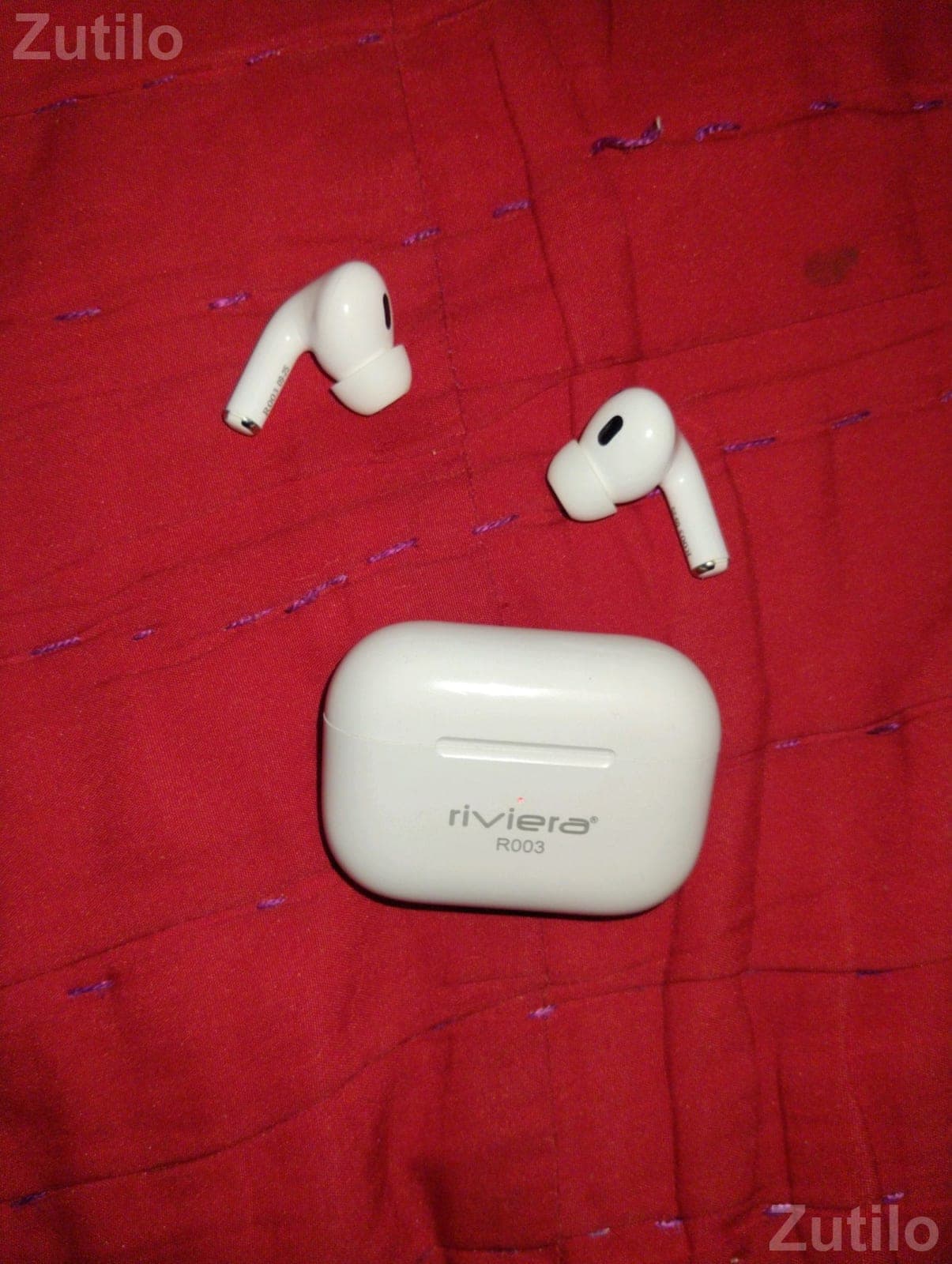 Riviera R003 Bluetooth Wireless Earbuds Riviera R003 Bluetooth Wireless Earbuds