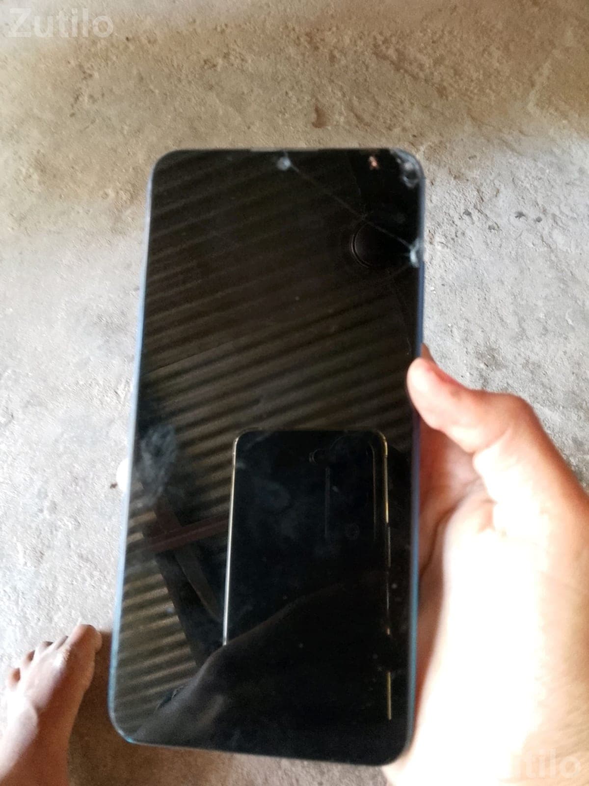 Used Smartphone with Cracked Screen Used Smartphone with Cracked Screen