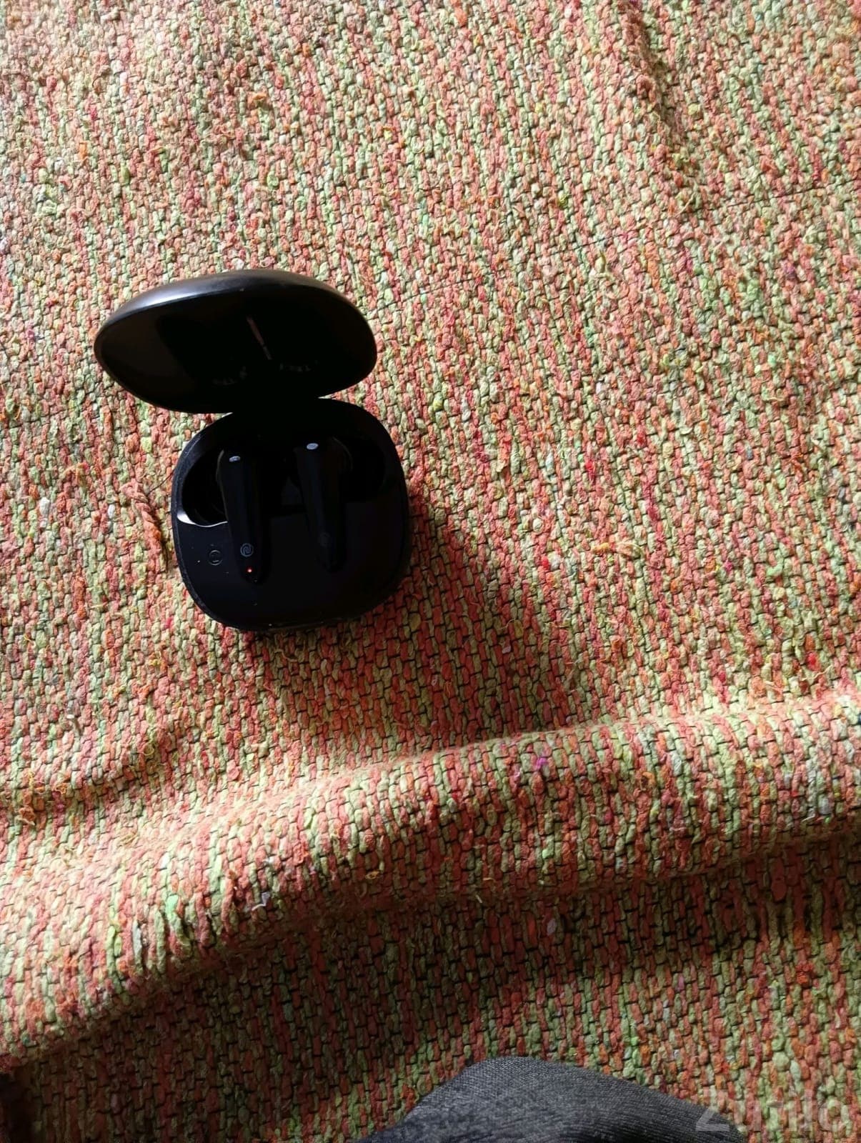 Noise VS404 Wireless Earbuds with Case - Accessories - Ahmedabad City - Image 1