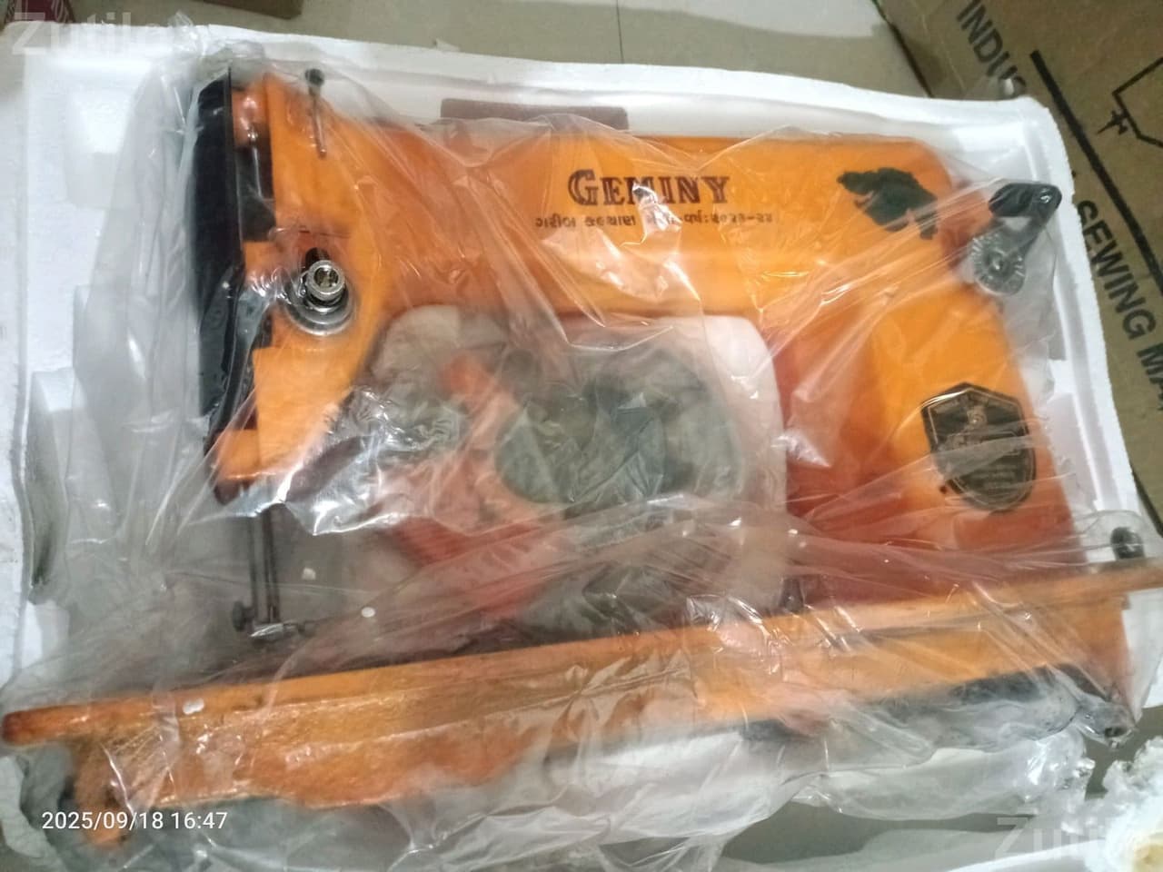 Single Needle and Overlock Sewing Machine Single Needle and Overlock Sewing Machine