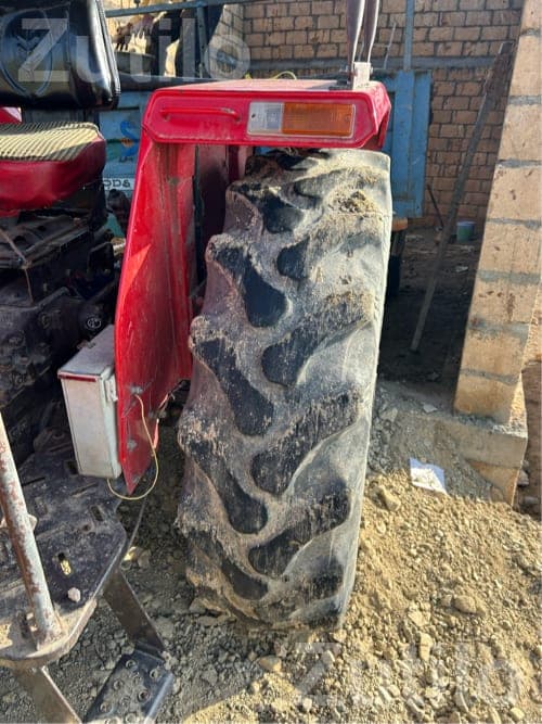 Apollo Tractor Tyres 13.6-28 Set of 4 Apollo Tractor Tyres 13.6-28 Set of 4