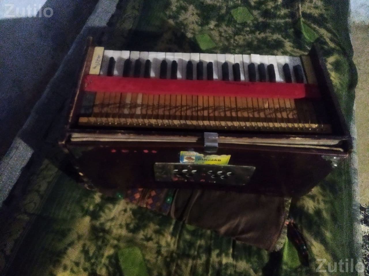Harmonium in Very Good Condition Harmonium in Very Good Condition