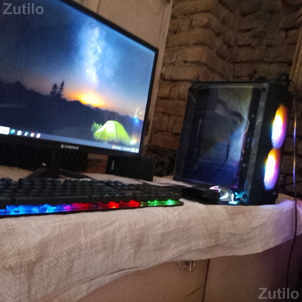 Desktop Computer Set with Monitor and RGB Cabinet Desktop Computer Set with Monitor and RGB Cabinet