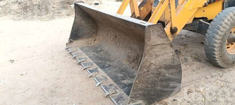 JCB 3DX मोंडल 2011 JCB 3DX मोंडल 2011