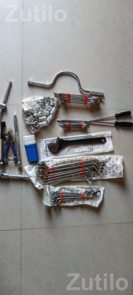 Garage Tool Set with Spanners and Wrenches Garage Tool Set with Spanners and Wrenches